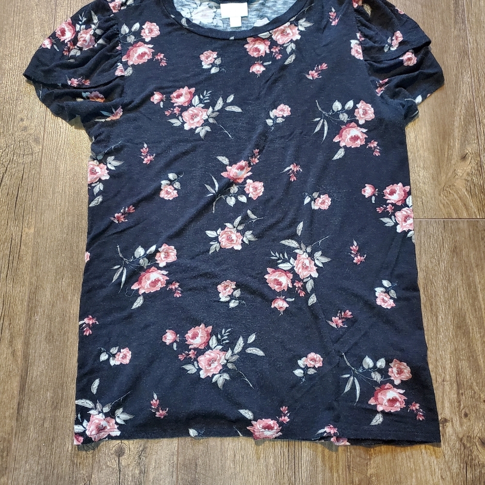 Lularoe black floral tulip sleeve top